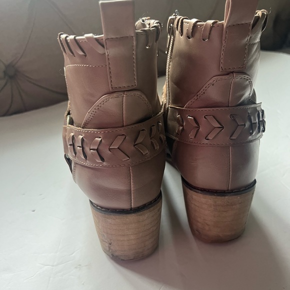 Altar’d State Woman’s Bootie’s Size 9 - Picture 7 of 7